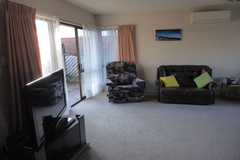 Photo of property in 15 Bosnyak Drive, Te Atatu South, Auckland, 0610