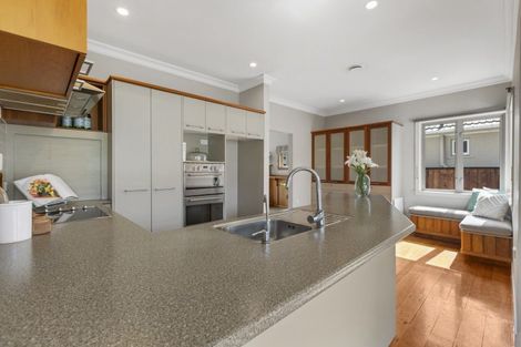 Photo of property in 121 Govett Avenue, Frankleigh Park, New Plymouth, 4310