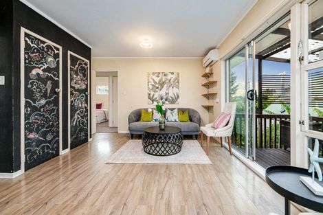 Photo of property in 2/7 Dakota Avenue, Beach Haven, Auckland, 0626