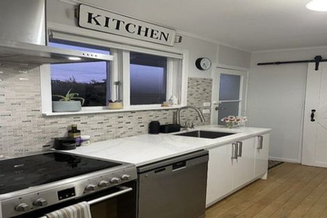 Photo of property in 47 Farquhar Road, Glendene, Auckland, 0602