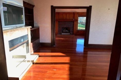 Photo of property in 5 Maungakiekie Avenue, Greenlane, Auckland, 1051