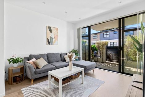 Photo of property in 2/445 Hibiscus Coast Highway, Orewa, 0931