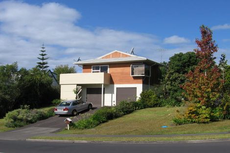 Photo of property in 27 Unsworth Drive, Unsworth Heights, Auckland, 0632