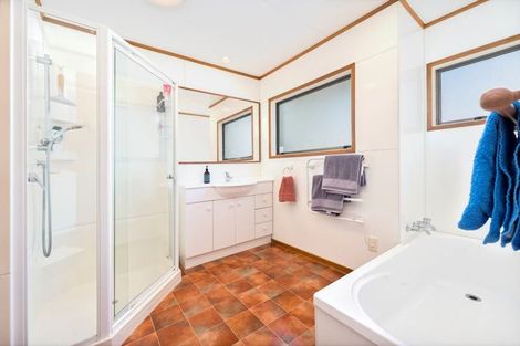 Photo of property in 34 Catalina Crescent, Forrest Hill, Auckland, 0620