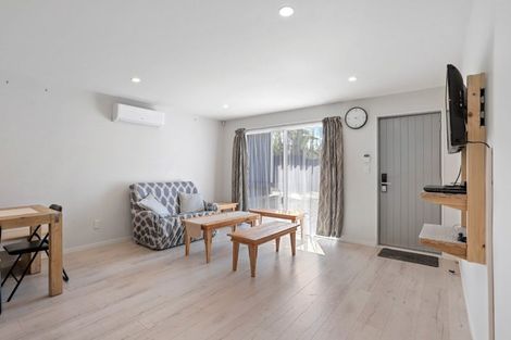 Photo of property in 4035c Great North Road, Glen Eden, Auckland, 0602