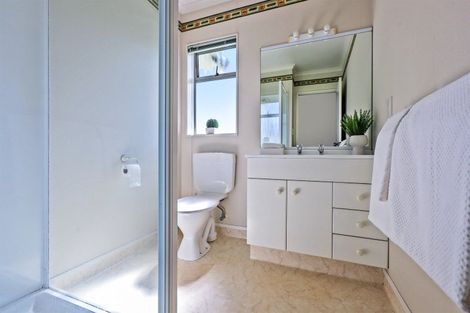 Photo of property in 2 Addington Place, Taradale, Napier, 4112