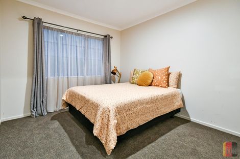 Photo of property in 51 Castlefinn Drive, Weymouth, Auckland, 2103