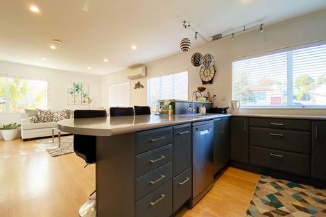 Photo of property in 60 De Quincey Terrace, Highland Park, Auckland, 2010