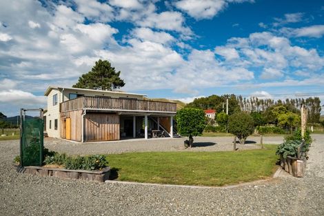 Photo of property in 20 Rangiuia Road, Tolaga Bay, 4077