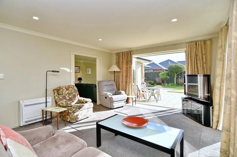 Photo of property in 8 Ross Place, Northwood, Christchurch, 8051