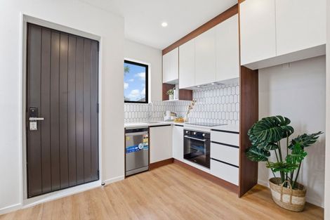 Photo of property in 2/30 Smythe Road, Henderson, Auckland, 0612