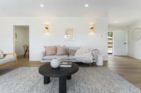 Photo of property in 12 Kiernan Place, Kelston, Auckland, 0602