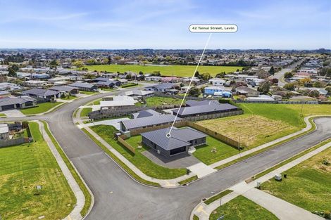 Photo of property in 42 Tainui Street, Levin, 5510
