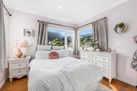 Photo of property in 38 Raroa Terrace, Tawa, Wellington, 5028
