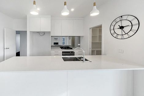 Photo of property in 111 Johnstone Drive, Fitzherbert, Palmerston North, 4410