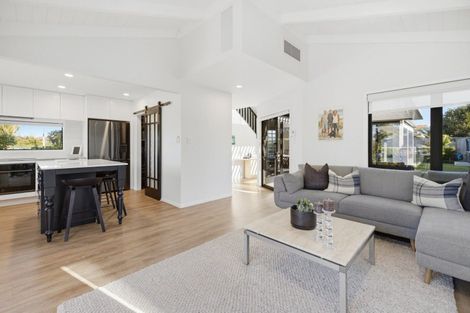 Photo of property in 253 Devonport Road, Tauranga, 3110