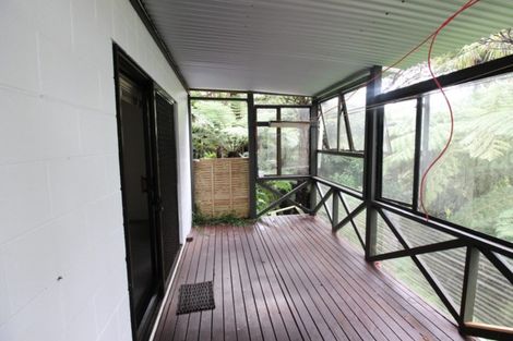 Photo of property in 10 Glen Vista Place, Bayview, Auckland, 0629