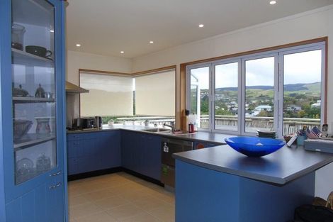 Photo of property in 15 Tainui Terrace, Tawa, Wellington, 5028