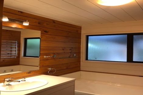 Photo of property in 25 Emlyn Place, Torbay, Auckland, 0630