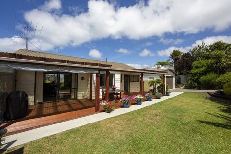 Photo of property in 32 Cullen Street, Mangawhai Heads, Mangawhai, 0505