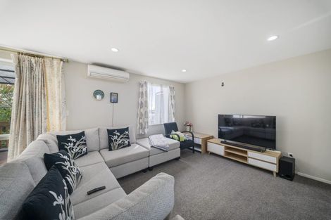 Photo of property in 14/6 Islington Avenue, New Lynn, Auckland, 0600