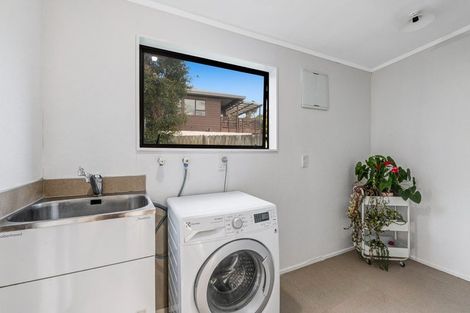 Photo of property in 24 Bronzewing Terrace, Unsworth Heights, Auckland, 0632