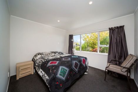 Photo of property in 5 Montana Place, Merrilands, New Plymouth, 4312