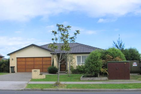 Photo of property in 5 Middlefield Drive, East Tamaki Heights, Auckland, 2016