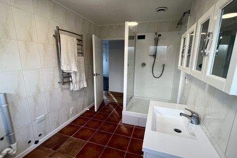 Photo of property in 1/49 Killarney Avenue, Torbay, Auckland, 0630