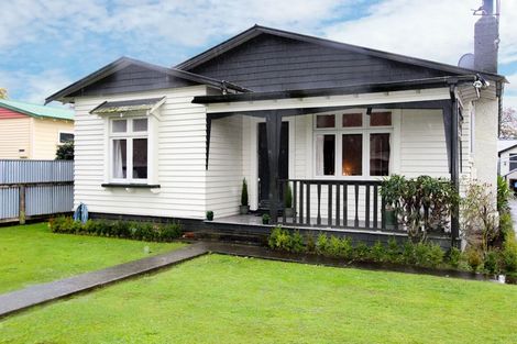 Photo of property in 10 Huxley Street, Pahiatua, 4910