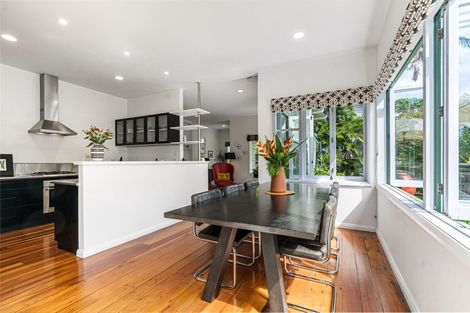 Photo of property in 1/50 Vauxhall Road, Devonport, Auckland, 0624