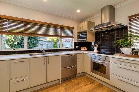 Photo of property in 16 Bourke Place, Havelock North, 4130