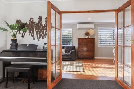 Photo of property in 10 Luxton Place, Rangiora, 7400
