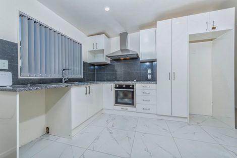 Photo of property in 2 Doone Place, Massey, Auckland, 0614