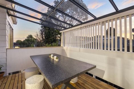 Photo of property in 1/136 Bradbury Road, Botany Downs, Auckland, 2010