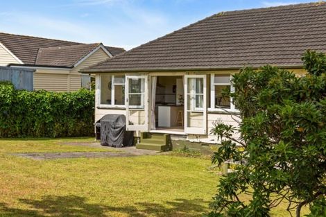 Photo of property in 84 Cook Street, Marfell, New Plymouth, 4310
