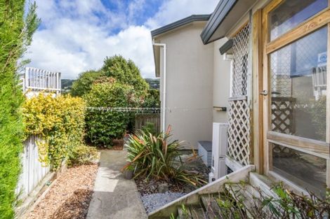 Photo of property in 2 Kowhai Street, Tawa, Wellington, 5028