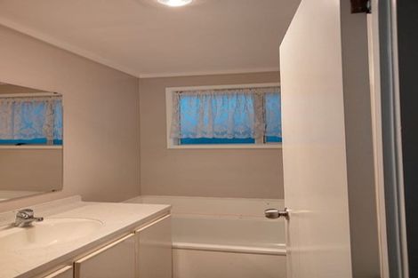 Photo of property in 20 Foyle Place, Glendene, Auckland, 0602