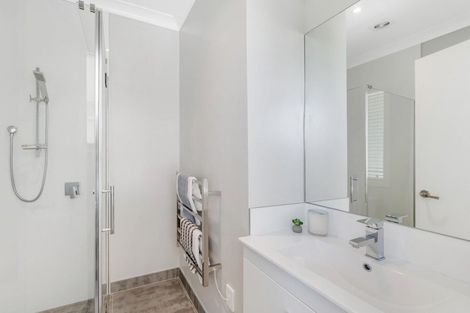 Photo of property in 8 Verley Rise, East Tamaki Heights, Auckland, 2016