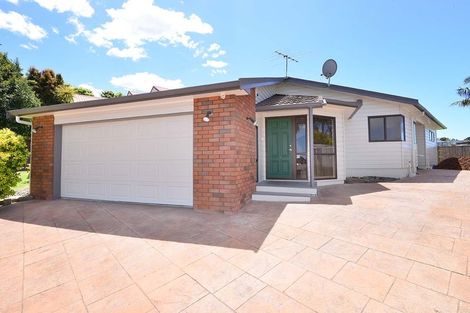 Photo of property in 31 Ronald Macken Place, Windsor Park, Auckland, 0632