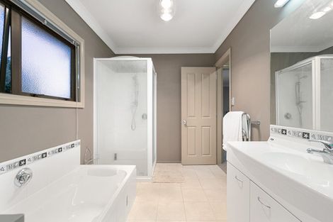 Photo of property in 11 Hillford Place, Welcome Bay, Tauranga, 3175