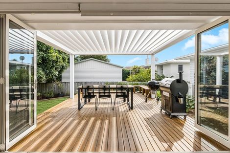 Photo of property in 6 Esmeralda Avenue, Avondale, Auckland, 1026