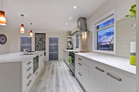 Photo of property in 5 Tuatini Place, Long Bay, Auckland, 0630