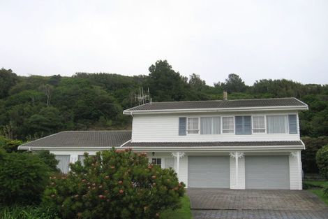 Photo of property in 6 Saint Hildas Glade, Tawa, Wellington, 5028