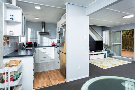 Photo of property in 8 Athena Drive, Totara Vale, Auckland, 0629