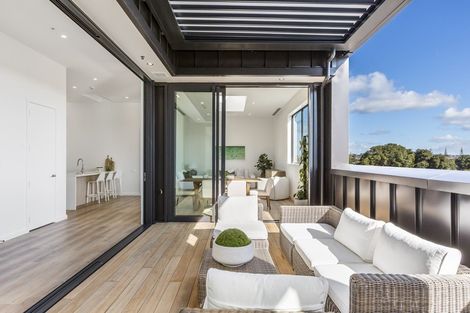 Photo of property in 7/14 Tamariki Avenue, Orewa, 0931