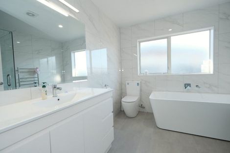 Photo of property in 2/6 Keenagh Rise, Dannemora, Auckland, 2016