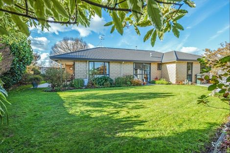 Photo of property in 10 Logan Place, Kelvin Grove, Palmerston North, 4414
