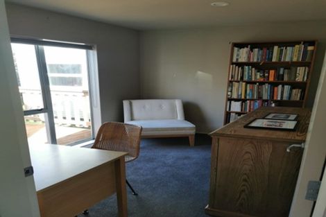 Photo of property in 100d Karepa Street, Brooklyn, Wellington, 6021