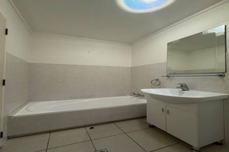 Photo of property in 25 Randwick Place, Randwick Park, Auckland, 2105